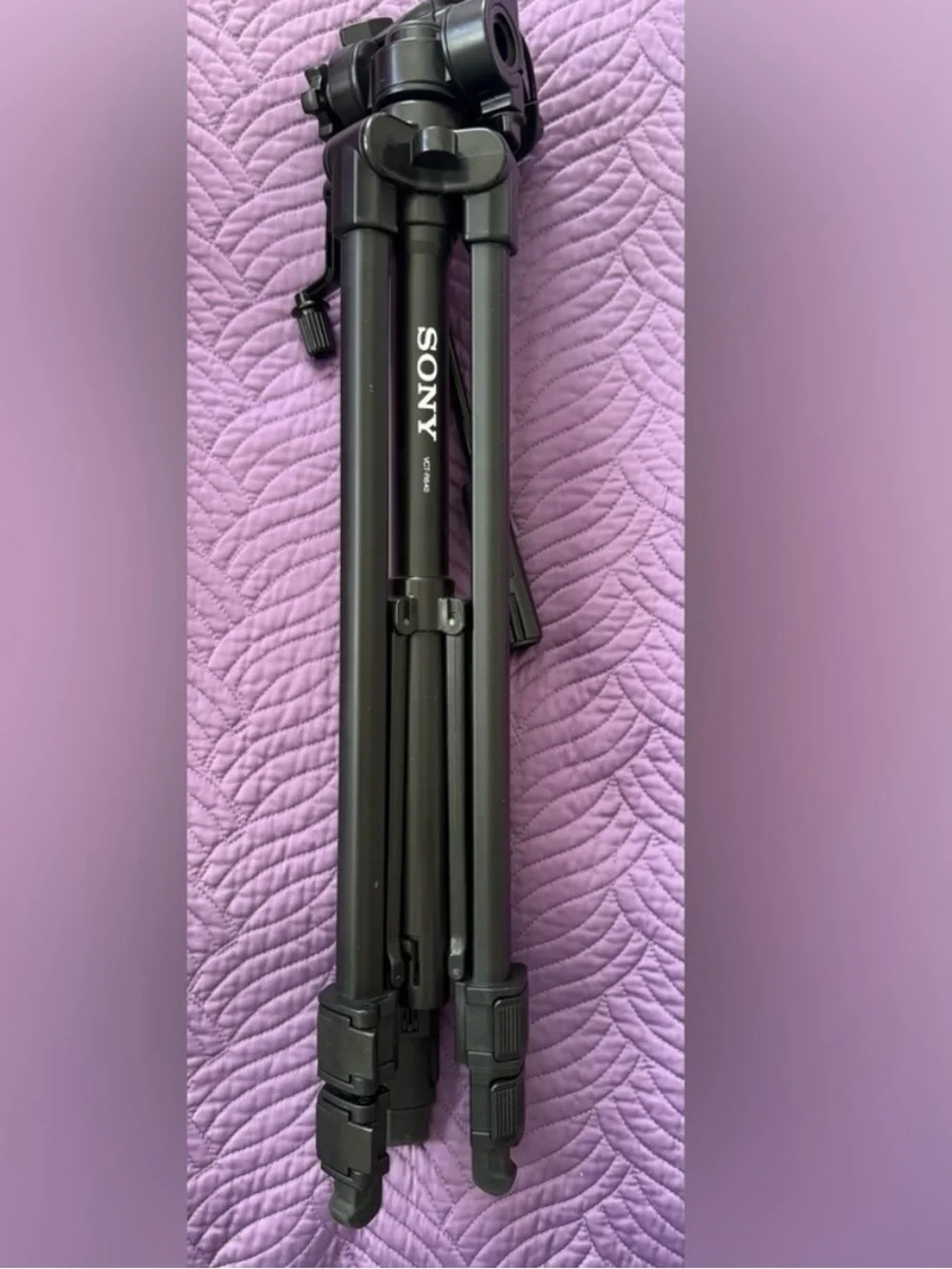Barely used Sony VCT-R640 Lightweight Video and photography Tripod